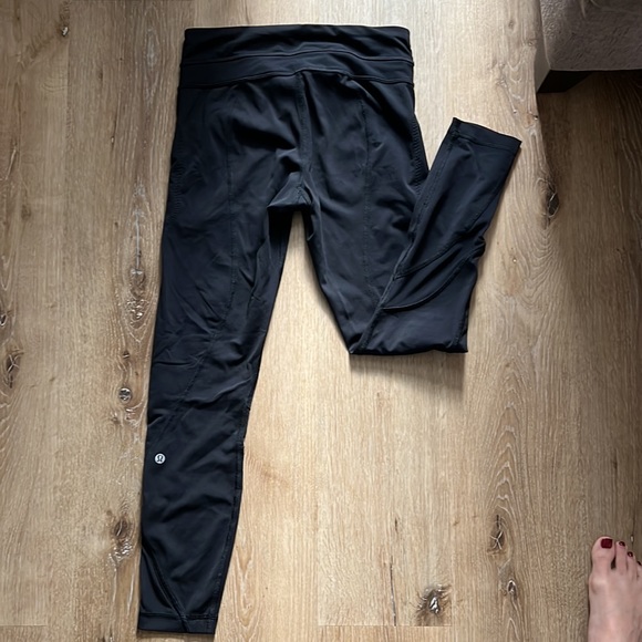 Lululemon size 6 black running leggings with mesh around calf. - Picture 4 of 4